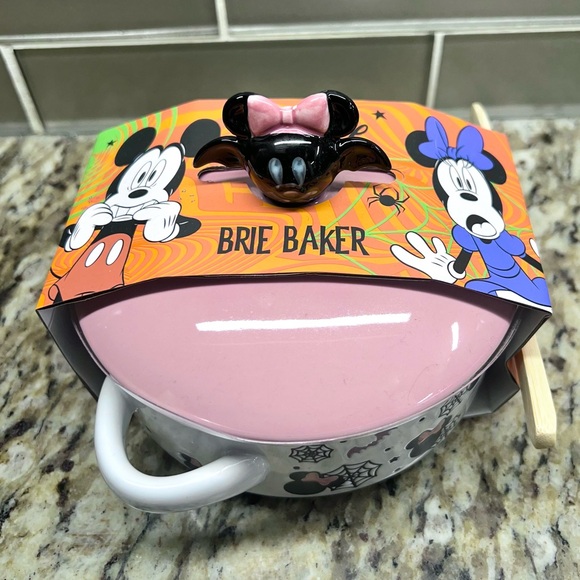 Disney Other - Disney Halloween Minnie Mouse Brie Baker
